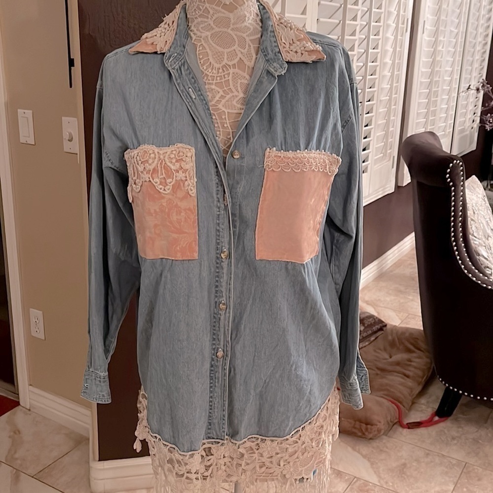 Vintage Great Aunt Nina unique lace and denim shirt. - Picture 9 of 10